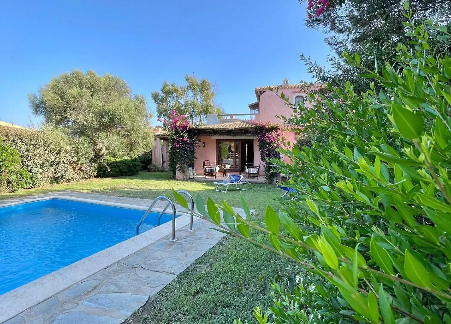 Villa Rosa Con Piscina Privataの連絡先